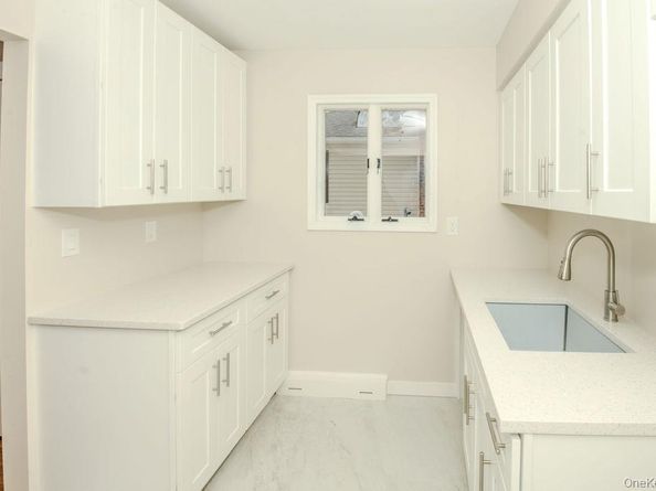 15 E Clearwater Road, Lindenhurst NY 11757