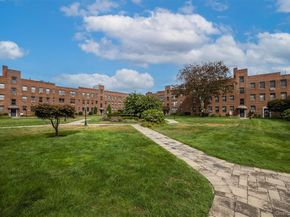 1 Jefferson Avenue A12, Rockville Centre NY 11570