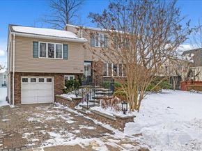 39 Garnet Lane, Plainview NY 11803