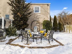 39 Garnet Lane, Plainview NY 11803