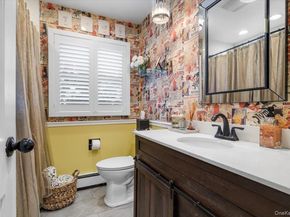 39 Garnet Lane, Plainview NY 11803