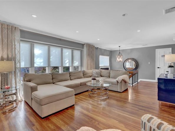 512 Links Drive E, Oceanside NY 11572