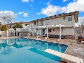 512 Links Drive E, Oceanside NY 11572