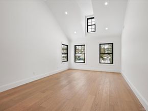 20 Fox Hunt Lane, Cold Spring Harbor NY 11724