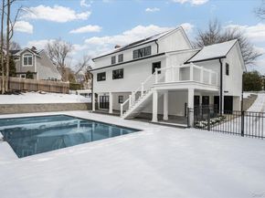 20 Fox Hunt Lane, Cold Spring Harbor NY 11724