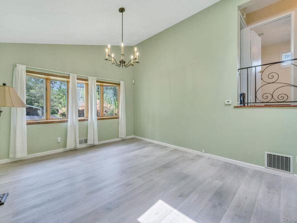 10 Laurie Road, Brentwood NY 11717