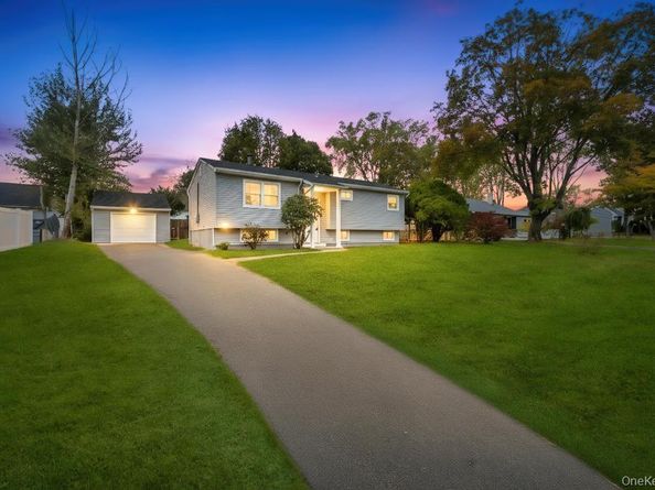 3004 New London Avenue, Medford NY 11763