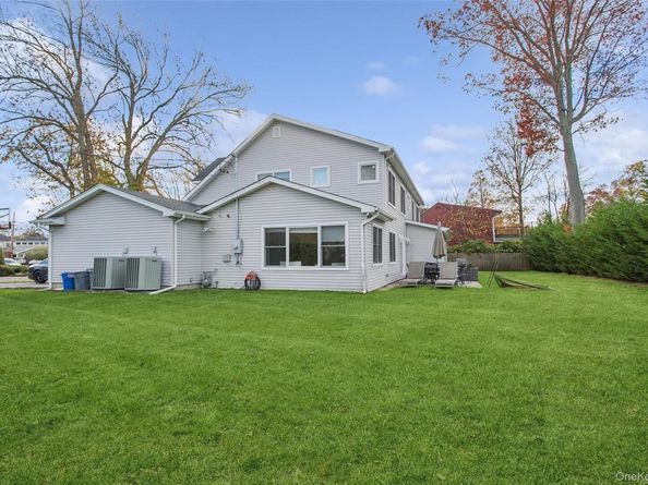 1560 Pebble Lane, Hewlett NY 11557