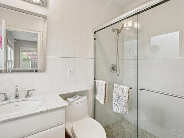 1560 Pebble Lane, Hewlett NY 11557