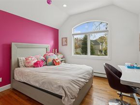 1560 Pebble Lane, Hewlett NY 11557