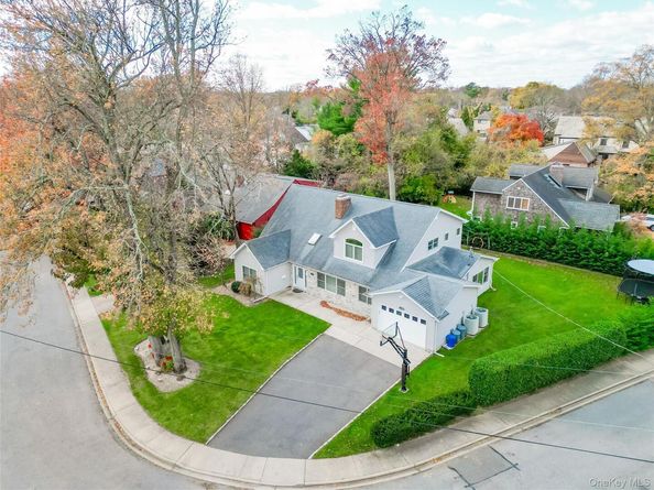 1560 Pebble Lane, Hewlett NY 11557