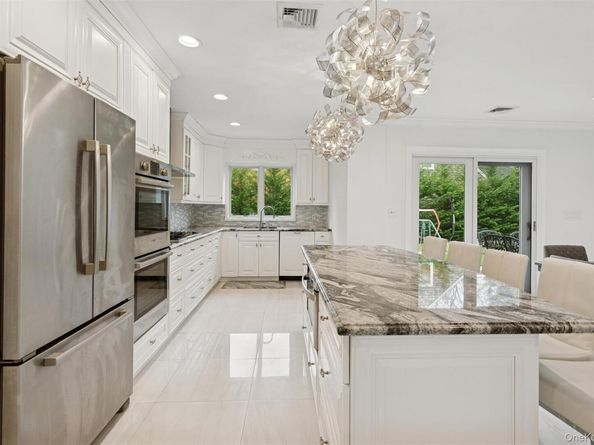 1560 Pebble Lane, Hewlett NY 11557