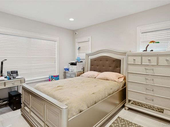 1560 Pebble Lane, Hewlett NY 11557