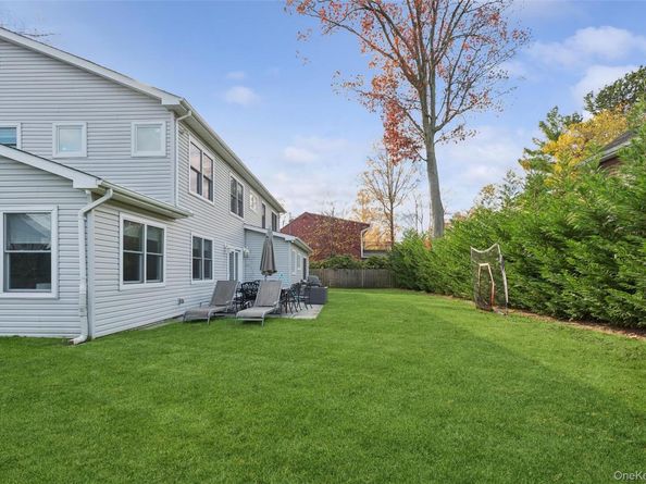 1560 Pebble Lane, Hewlett NY 11557