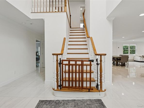 1560 Pebble Lane, Hewlett NY 11557