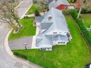 1560 Pebble Lane, Hewlett NY 11557