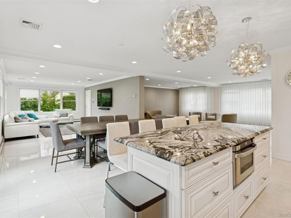 1560 Pebble Lane, Hewlett NY 11557