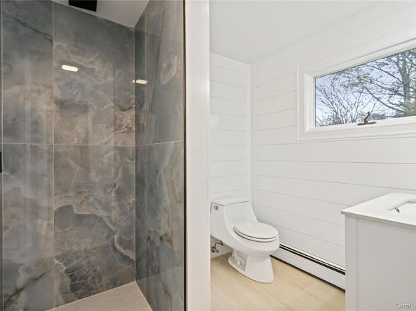 1 Upper Lane, Centerport NY 11721