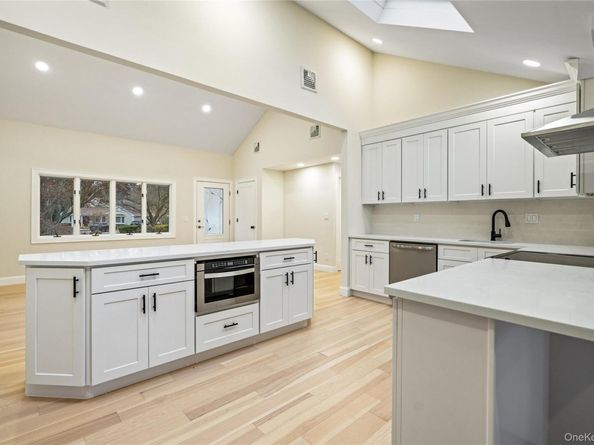 1 Upper Lane, Centerport NY 11721