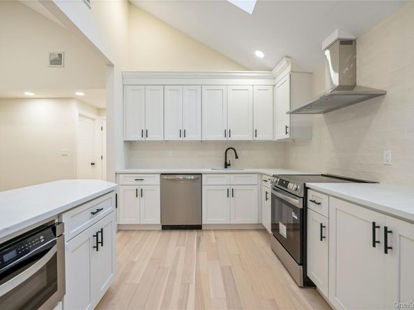 1 Upper Lane, Centerport NY 11721