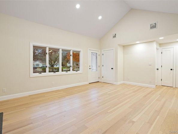 1 Upper Lane, Centerport NY 11721