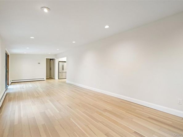 1 Upper Lane, Centerport NY 11721