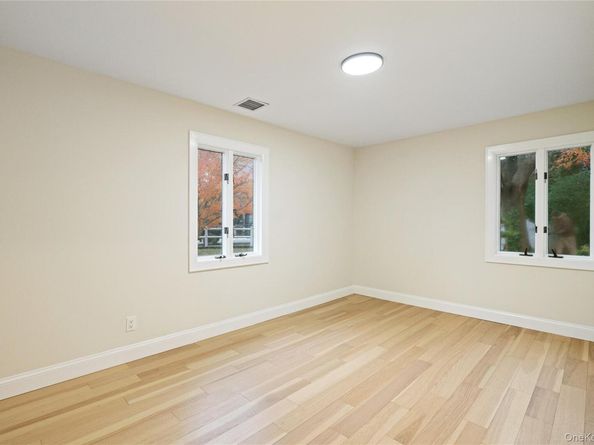 1 Upper Lane, Centerport NY 11721