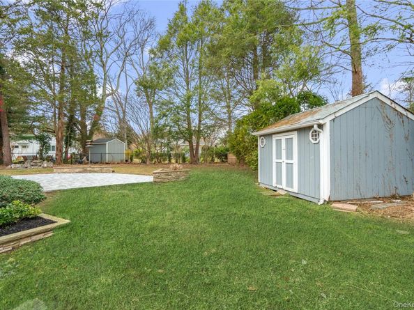 1 Upper Lane, Centerport NY 11721