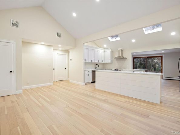 1 Upper Lane, Centerport NY 11721