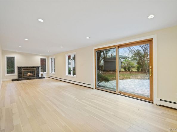 1 Upper Lane, Centerport NY 11721