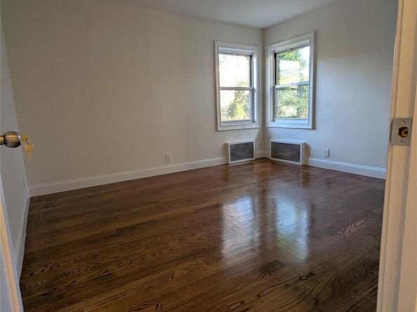 15751 12th Road, Beechhurst NY 11357