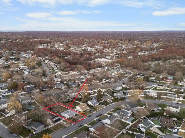 19 Corvette Road, Selden NY 11784
