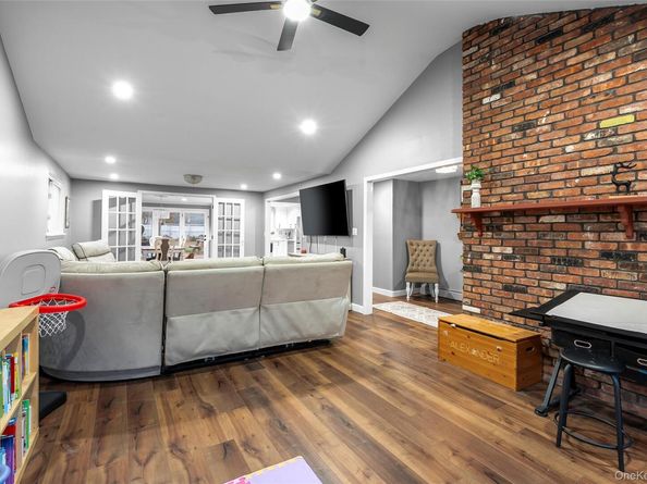 19 Corvette Road, Selden NY 11784