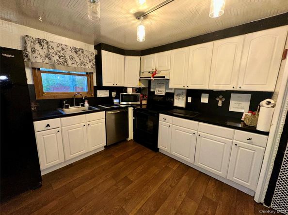 27 Wedgewood Drive, Coram NY 11727