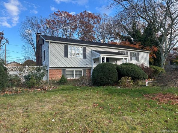 27 Wedgewood Drive, Coram NY 11727