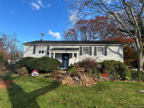 27 Wedgewood Drive, Coram NY 11727