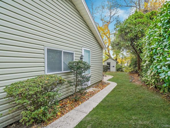 28 Glacier Drive, Smithtown NY 11787