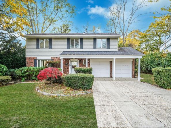 28 Glacier Drive, Smithtown NY 11787