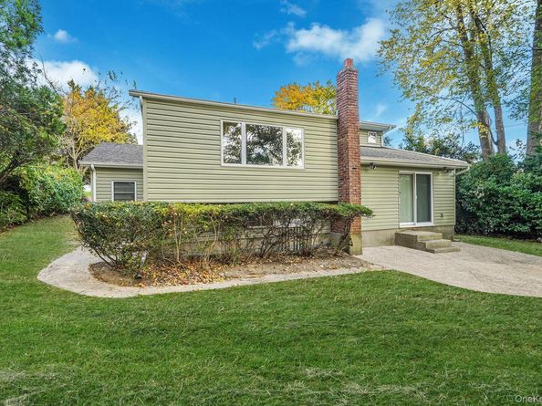 28 Glacier Drive, Smithtown NY 11787