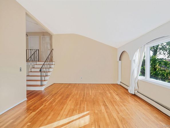 28 Glacier Drive, Smithtown NY 11787