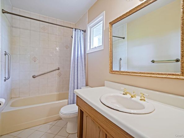 28 Glacier Drive, Smithtown NY 11787