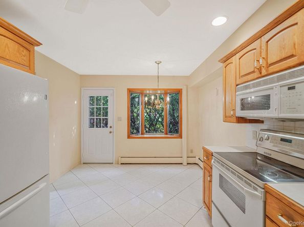 28 Glacier Drive, Smithtown NY 11787