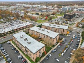 5 Birchwood Court 3N, Mineola NY 11501