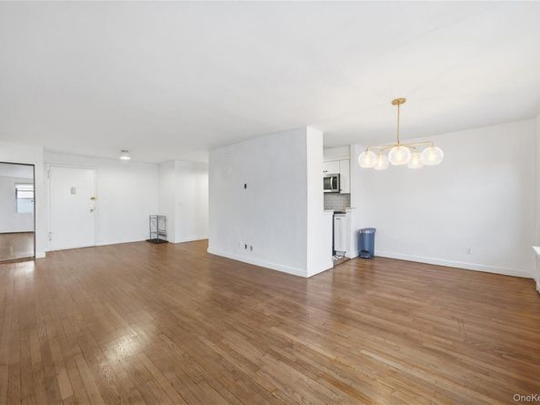 5 Birchwood Court 3N, Mineola NY 11501