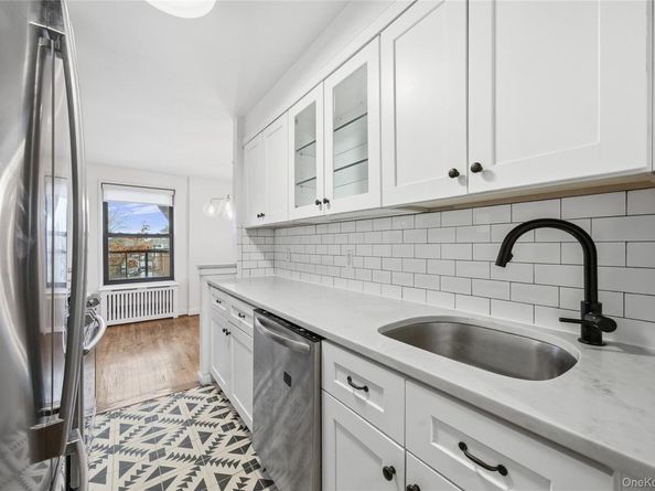 5 Birchwood Court 3N, Mineola NY 11501