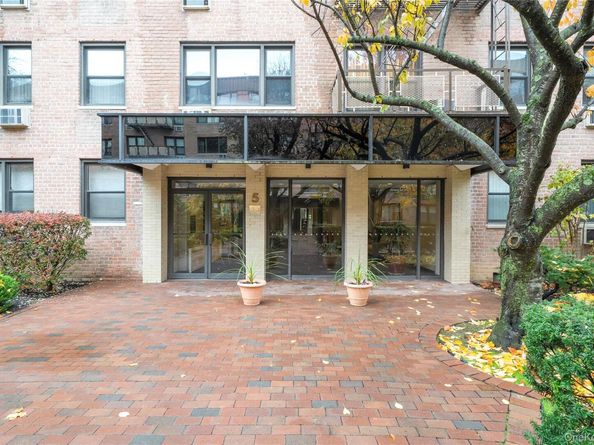 5 Birchwood Court 3N, Mineola NY 11501