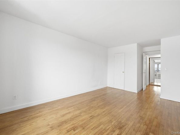 5 Birchwood Court 3N, Mineola NY 11501