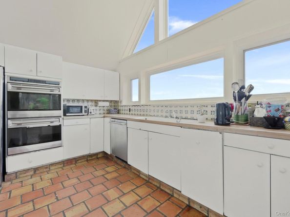 69 Cornwells Beach Road, Sands Point NY 11050