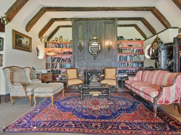 69 Cornwells Beach Road, Sands Point NY 11050