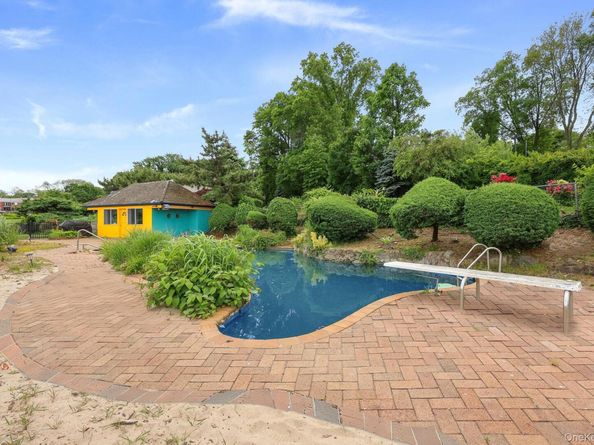 69 Cornwells Beach Road, Sands Point NY 11050